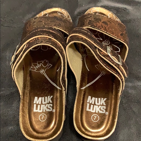 Muk luks wedge sandals - Picture 2 of 6